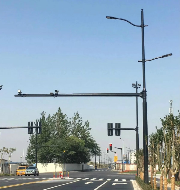 進博會周邊多桿合一路燈