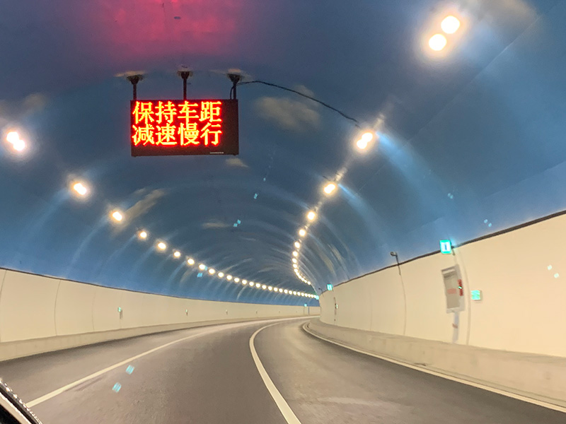 華為鴻蒙賦能,高速隧道燈,實(shí)現(xiàn),車距,實(shí)時(shí)預(yù)警