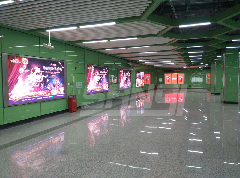 地鐵顯示屏,室內(nèi)led顯示屏,地鐵顯示屏特點(diǎn)