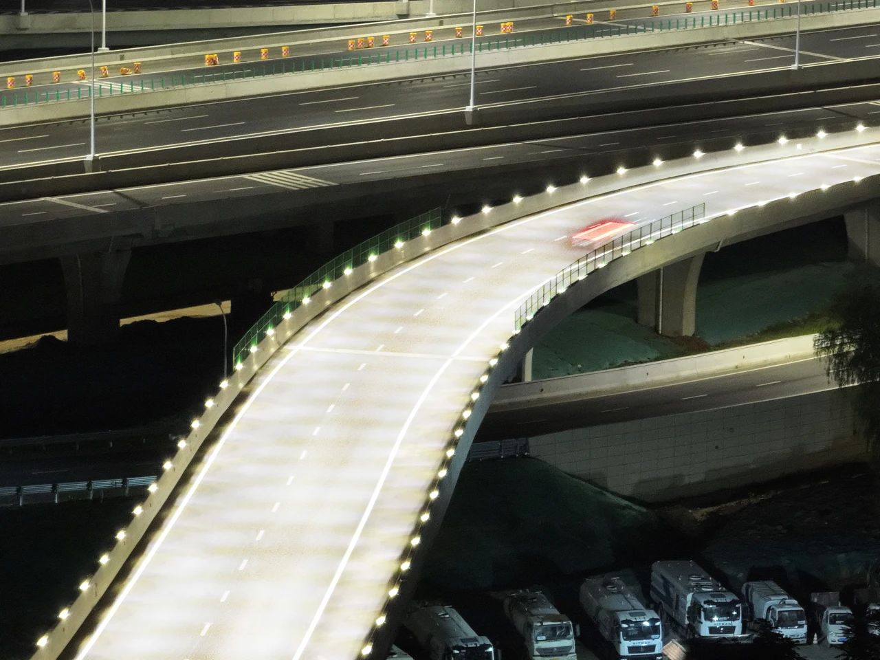 三思,創(chuàng)新,低位照明,照明技術(shù),點亮,濟(jì)南零點立交工程