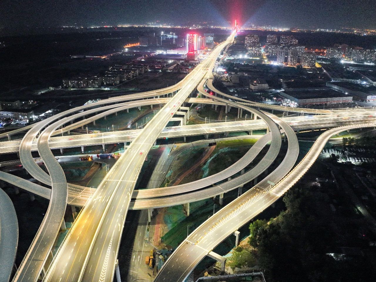 三思,創(chuàng)新,低位照明,照明技術(shù),點亮,濟(jì)南零點立交工程