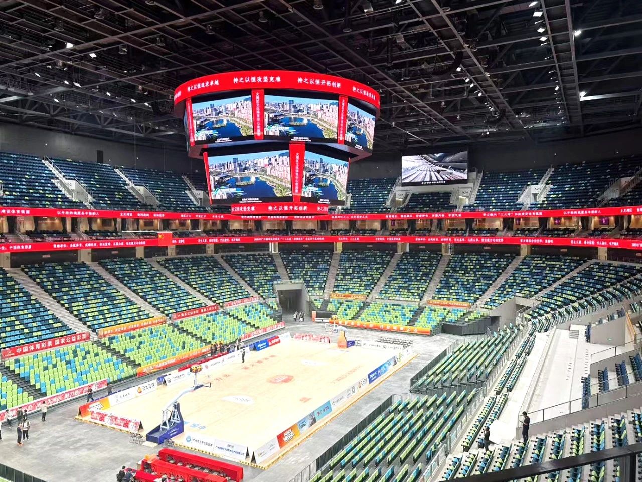 又一創(chuàng)新,三思,雙升降,LED斗屏,點(diǎn)亮,廣州,大灣區(qū),文化體育中心