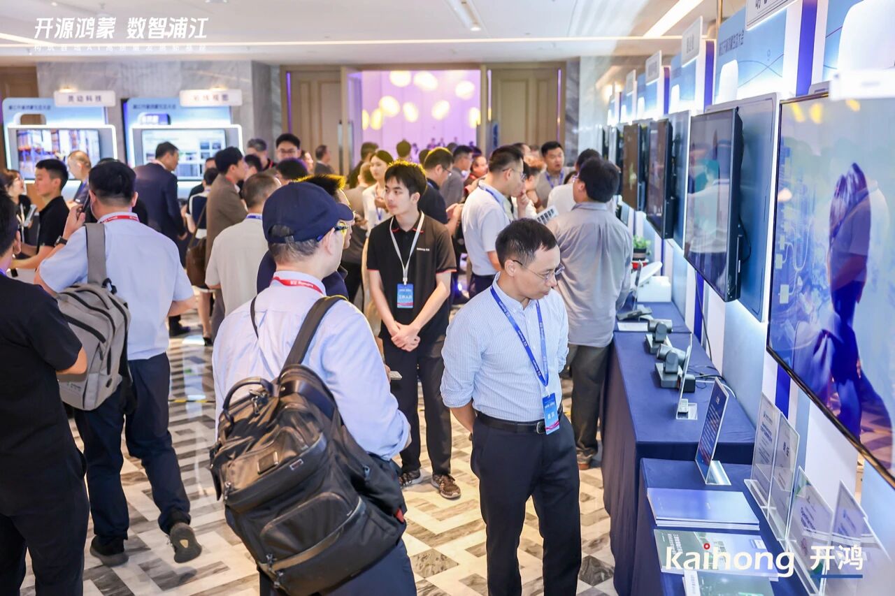 三思,開(kāi)源鴻蒙,戰(zhàn)略簽約,開(kāi)啟,千行百業(yè),數(shù)智化,國(guó)產(chǎn)化,共建之路