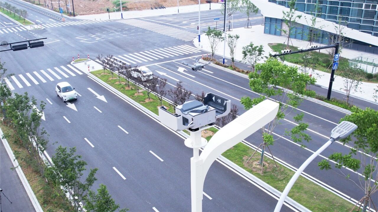 三思,開(kāi)源鴻蒙,戰(zhàn)略簽約,開(kāi)啟,千行百業(yè),數(shù)智化,國(guó)產(chǎn)化,共建之路